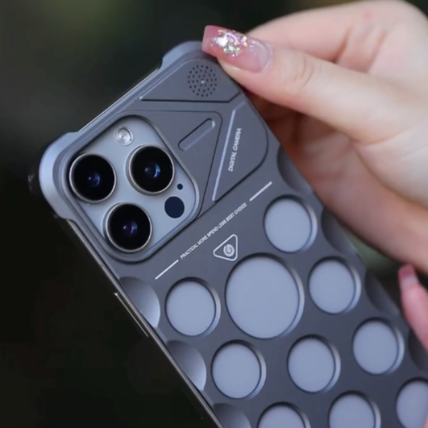 Robust Hollow Circular Incision Case - iPhone
