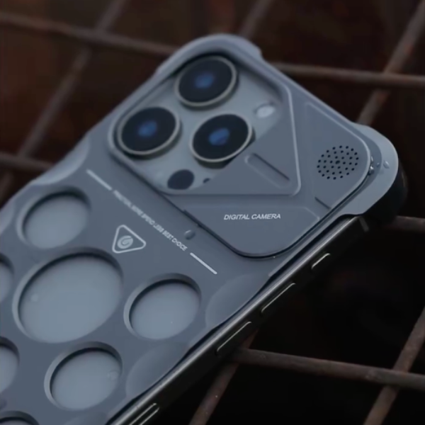 Robust Hollow Circular Incision Case - iPhone