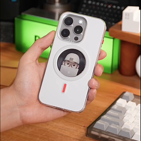 Dynamic Custom Display Magsafe Case - iPhone