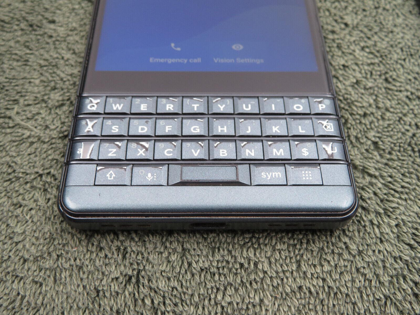 BlackBerry KEY2 LE BBE100-5 - 64GB - Slate (Unlocked) (Dual SIM) Verizon Refurbished