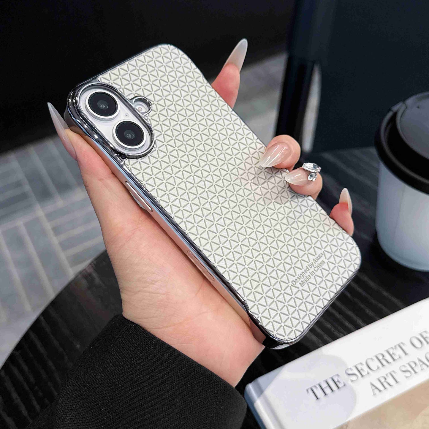 Luxury Triangle Pattern Slim Case - iPhone